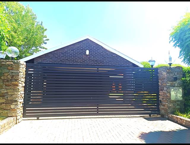 3 BEDROOM HOUSE FOR SALE IN GOLF PARK